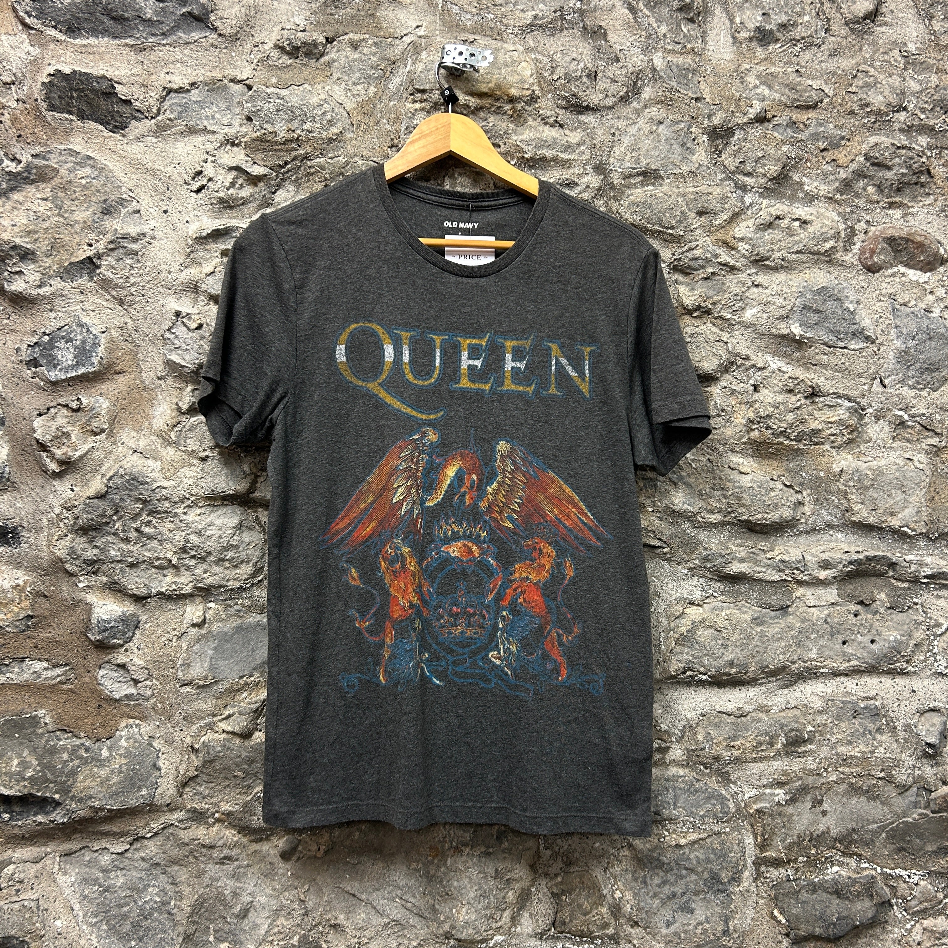 Queen Old Navy T-shirt
