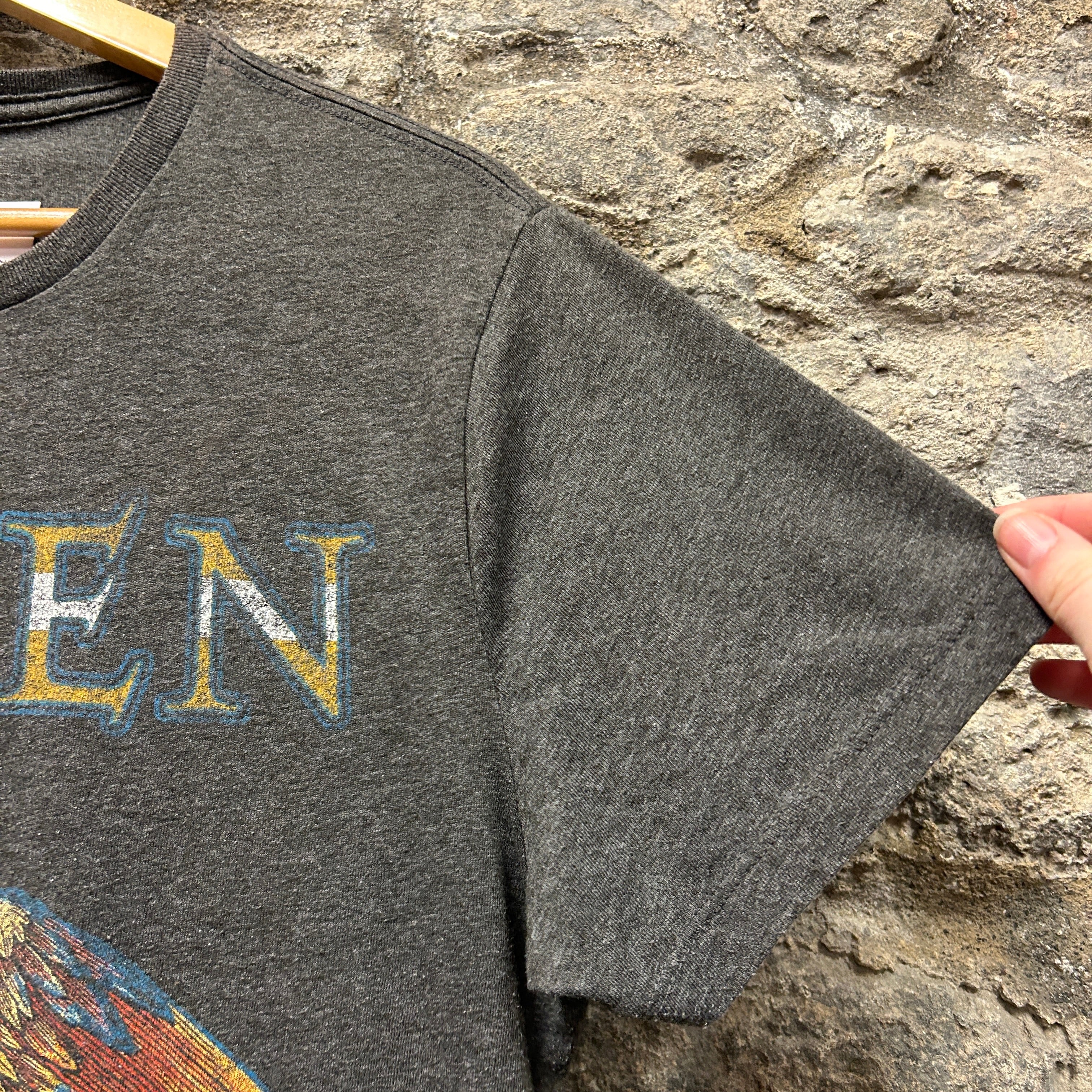 Queen Old Navy T-shirt