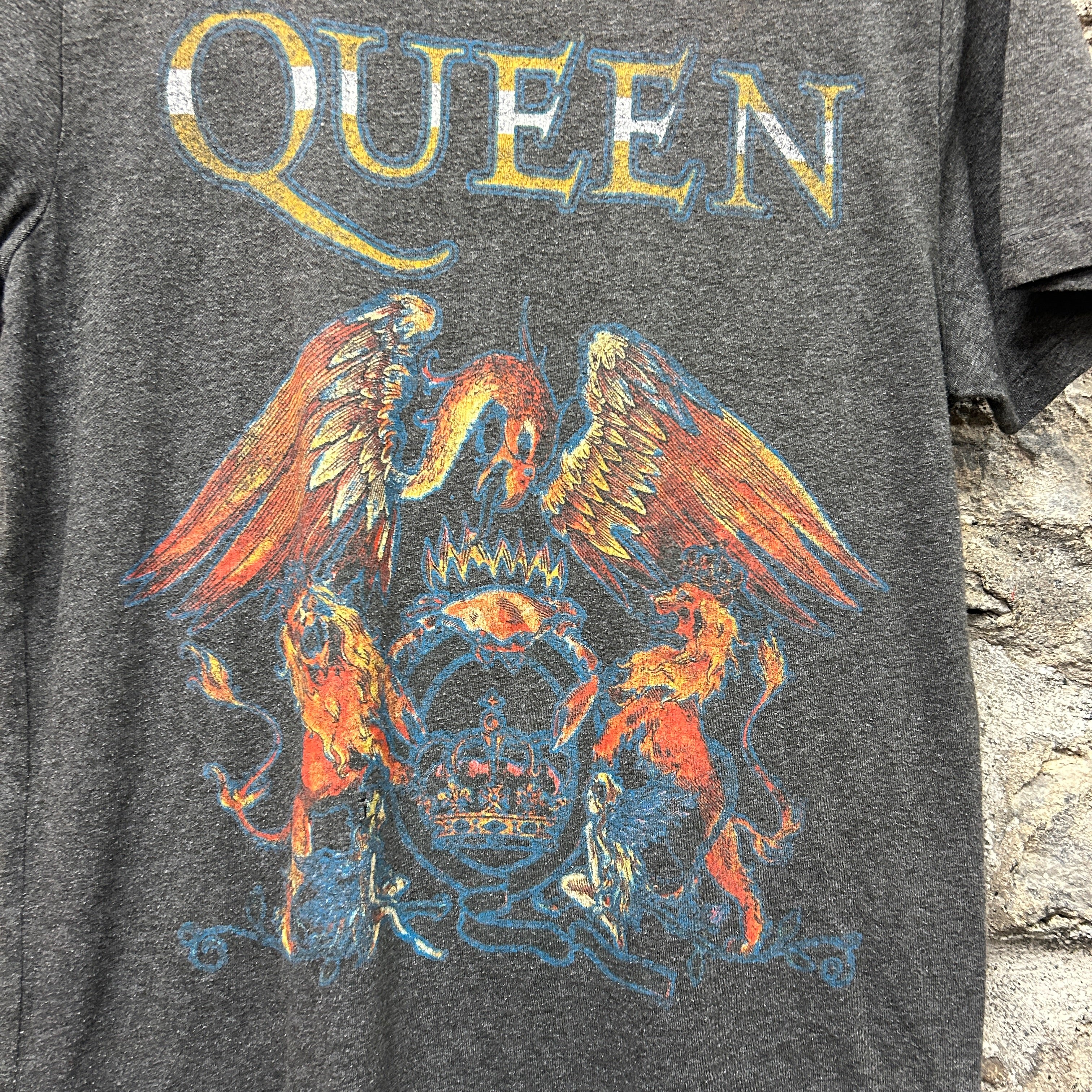 Queen Old Navy T-shirt